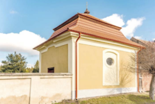 Znáte Žehuňskou kostnici u Kolína?